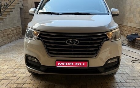 Hyundai Grand Starex Grand Starex I рестайлинг 2, 2020 год, 3 900 000 рублей, 1 фотография