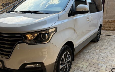 Hyundai Grand Starex Grand Starex I рестайлинг 2, 2020 год, 3 900 000 рублей, 2 фотография