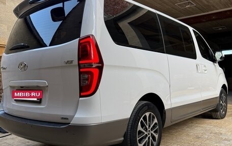 Hyundai Grand Starex Grand Starex I рестайлинг 2, 2020 год, 3 900 000 рублей, 4 фотография