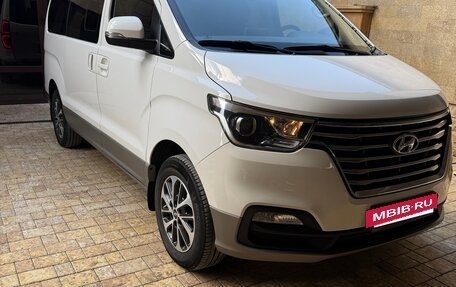 Hyundai Grand Starex Grand Starex I рестайлинг 2, 2020 год, 3 900 000 рублей, 5 фотография