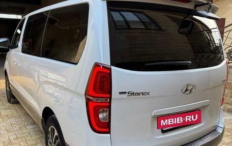 Hyundai Grand Starex Grand Starex I рестайлинг 2, 2020 год, 3 900 000 рублей, 3 фотография