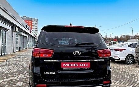 KIA Carnival III, 2019 год, 2 900 000 рублей, 3 фотография