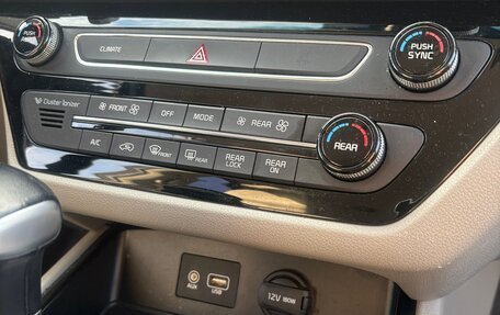KIA Carnival III, 2019 год, 2 900 000 рублей, 10 фотография