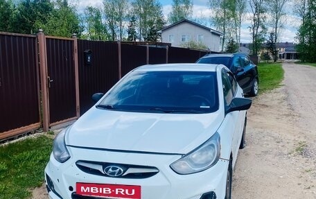 Hyundai Solaris II рестайлинг, 2013 год, 450 000 рублей, 3 фотография