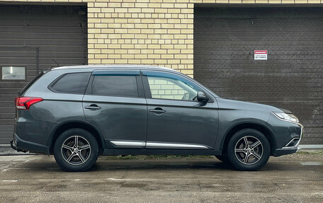 Mitsubishi Outlander III рестайлинг 3, 2016 год, 1 729 000 рублей, 6 фотография