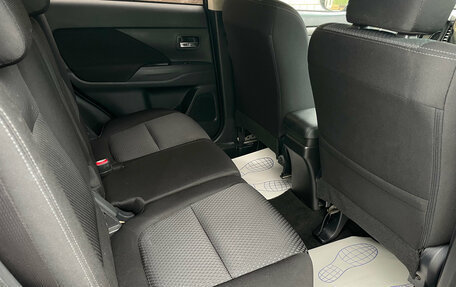 Mitsubishi Outlander III рестайлинг 3, 2016 год, 1 729 000 рублей, 13 фотография