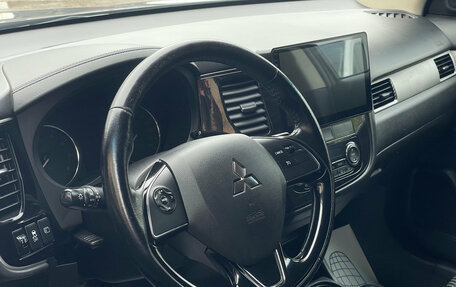 Mitsubishi Outlander III рестайлинг 3, 2016 год, 1 729 000 рублей, 9 фотография