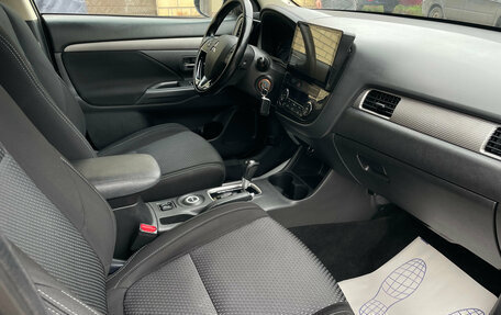 Mitsubishi Outlander III рестайлинг 3, 2016 год, 1 729 000 рублей, 12 фотография
