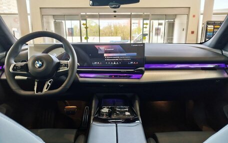 BMW 5 серия, 2025 год, 10 400 000 рублей, 15 фотография