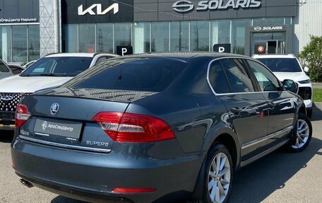 Skoda Superb III рестайлинг, 2013 год, 1 024 000 рублей, 2 фотография