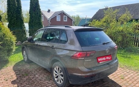 Volkswagen Tiguan II, 2019 год, 1 920 000 рублей, 2 фотография