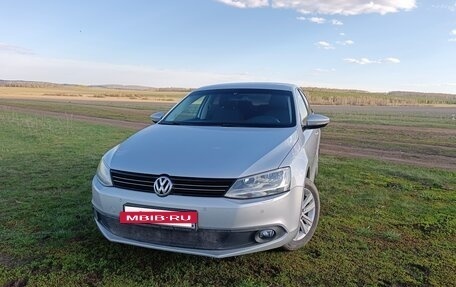 Volkswagen Jetta VI, 2013 год, 1 090 000 рублей, 2 фотография