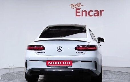Mercedes-Benz E-Класс, 2022 год, 5 399 000 рублей, 4 фотография