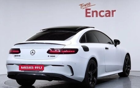 Mercedes-Benz E-Класс, 2022 год, 5 399 000 рублей, 2 фотография