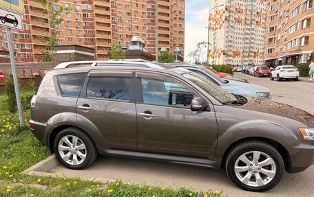 Mitsubishi Outlander III рестайлинг 3, 2010 год, 1 750 000 рублей, 4 фотография