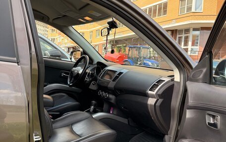 Mitsubishi Outlander III рестайлинг 3, 2010 год, 1 750 000 рублей, 13 фотография