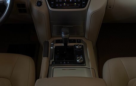 Toyota Land Cruiser 200, 2021 год, 7 800 000 рублей, 12 фотография