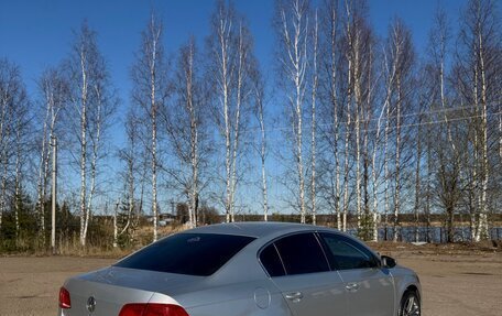 Volkswagen Passat B7, 2011 год, 990 000 рублей, 4 фотография