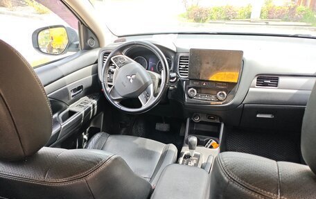 Mitsubishi Outlander III рестайлинг 3, 2012 год, 1 300 000 рублей, 6 фотография