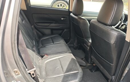Mitsubishi Outlander III рестайлинг 3, 2012 год, 1 300 000 рублей, 7 фотография