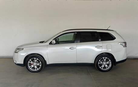 Mitsubishi Outlander III рестайлинг 3, 2013 год, 1 400 000 рублей, 4 фотография