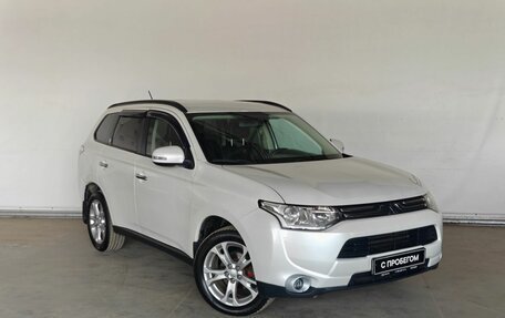Mitsubishi Outlander III рестайлинг 3, 2013 год, 1 400 000 рублей, 3 фотография