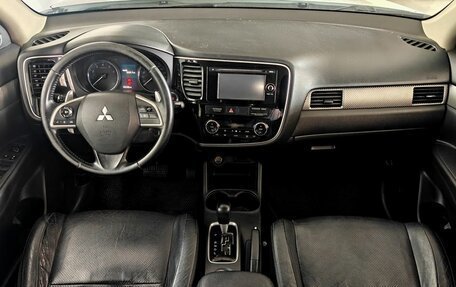 Mitsubishi Outlander III рестайлинг 3, 2013 год, 1 400 000 рублей, 9 фотография