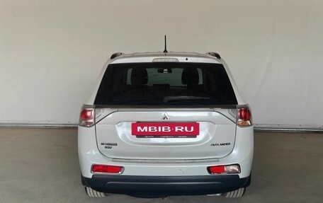 Mitsubishi Outlander III рестайлинг 3, 2013 год, 1 400 000 рублей, 6 фотография
