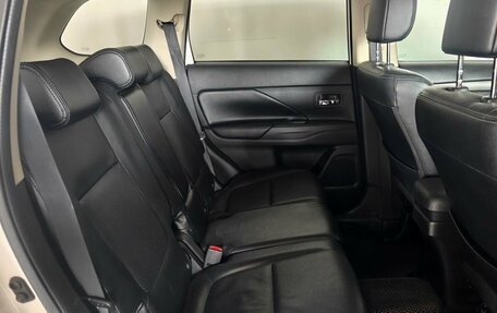 Mitsubishi Outlander III рестайлинг 3, 2013 год, 1 400 000 рублей, 11 фотография