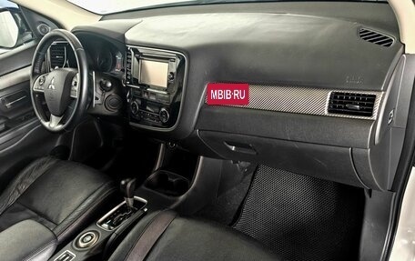 Mitsubishi Outlander III рестайлинг 3, 2013 год, 1 400 000 рублей, 10 фотография