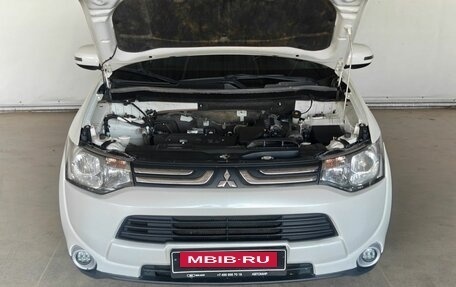 Mitsubishi Outlander III рестайлинг 3, 2013 год, 1 400 000 рублей, 19 фотография