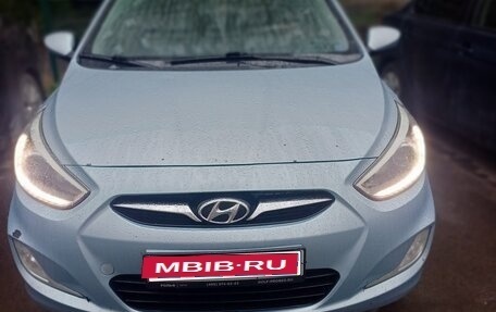 Hyundai Solaris II рестайлинг, 2013 год, 800 000 рублей, 1 фотография