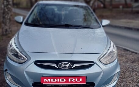 Hyundai Solaris II рестайлинг, 2013 год, 800 000 рублей, 3 фотография