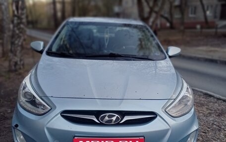 Hyundai Solaris II рестайлинг, 2013 год, 800 000 рублей, 4 фотография