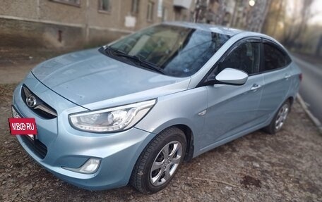 Hyundai Solaris II рестайлинг, 2013 год, 800 000 рублей, 2 фотография