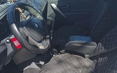 Renault Logan II, 2015 год, 850 000 рублей, 5 фотография