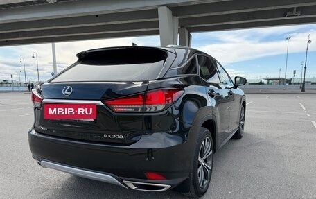 Lexus RX IV рестайлинг, 2021 год, 5 600 000 рублей, 8 фотография