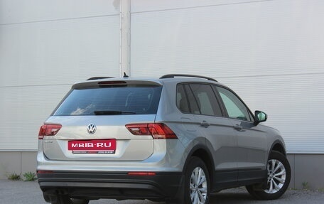Volkswagen Tiguan II, 2020 год, 2 497 000 рублей, 2 фотография
