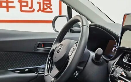 Toyota C-HR I рестайлинг, 2023 год, 2 050 000 рублей, 9 фотография