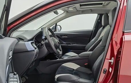 Toyota C-HR I рестайлинг, 2023 год, 2 050 000 рублей, 10 фотография