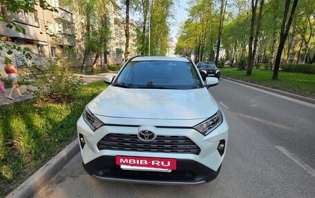 Toyota RAV4, 2022 год, 3 600 000 рублей, 2 фотография