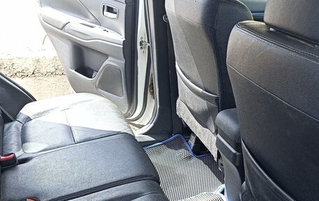Mitsubishi Outlander III рестайлинг 3, 2016 год, 1 850 000 рублей, 10 фотография