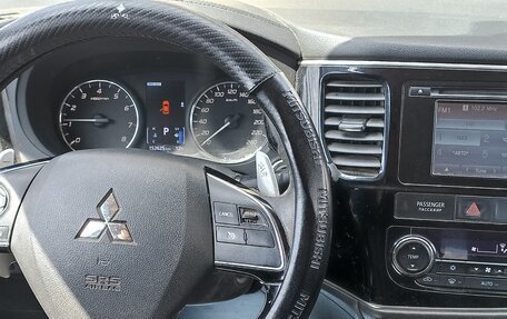 Mitsubishi Outlander III рестайлинг 3, 2016 год, 1 850 000 рублей, 7 фотография