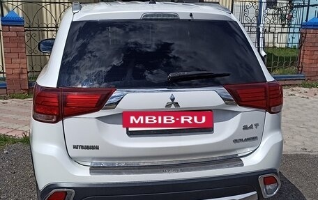 Mitsubishi Outlander III рестайлинг 3, 2016 год, 1 850 000 рублей, 6 фотография