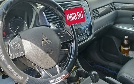 Mitsubishi Outlander III рестайлинг 3, 2016 год, 1 850 000 рублей, 8 фотография