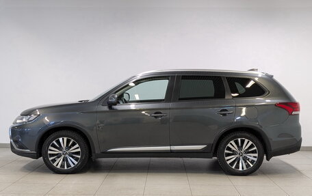 Mitsubishi Outlander III рестайлинг 3, 2020 год, 2 300 000 рублей, 8 фотография