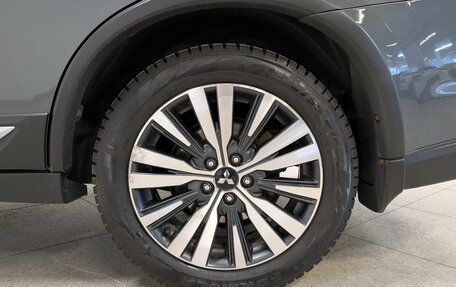Mitsubishi Outlander III рестайлинг 3, 2020 год, 2 300 000 рублей, 18 фотография