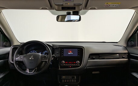 Mitsubishi Outlander III рестайлинг 3, 2020 год, 2 300 000 рублей, 14 фотография