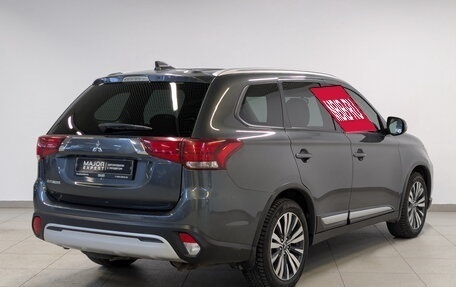 Mitsubishi Outlander III рестайлинг 3, 2020 год, 2 300 000 рублей, 5 фотография