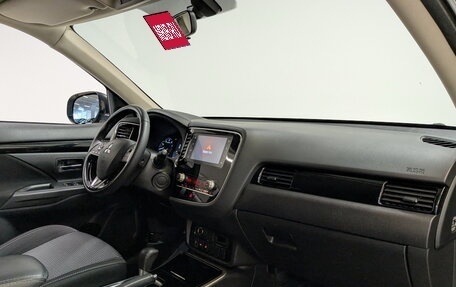 Mitsubishi Outlander III рестайлинг 3, 2020 год, 2 300 000 рублей, 11 фотография